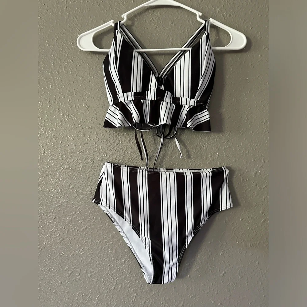 SHEIN Woman’s Size S Two Piece Bathing Suit Black and White NWOT - Picture 1 of 14